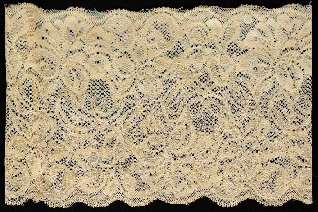 Lace Band in English Gold